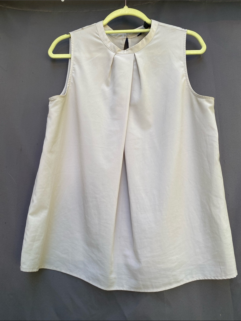 Banana Republic Cream Sleeveless Pleated Front Top